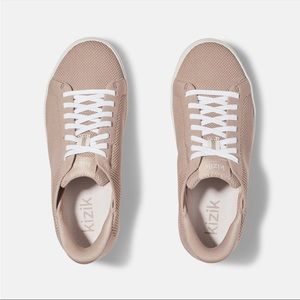Kizik Irvine 6.5 taupe knit shoe sneaker
